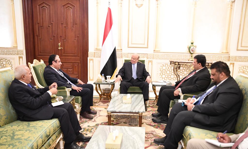 الرئاسة اليمنية تتهم مسئول بارز بالحكومة الشرعية بإبتزاز البنوك والمجموعات التجارية الكبرى